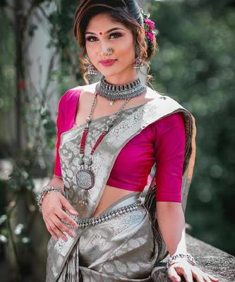 Grey silk blend banarasi saree with unstitched blouse piece 1