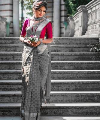 Grey silk blend banarasi saree with unstitched blouse piece 2