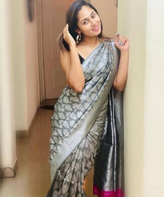Grey silk blend banarasi saree with unstitched blouse piece 2