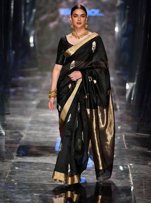 Black silk blend banarasi saree with unstitched blouse piece 1