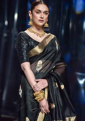 Black silk blend banarasi saree with unstitched blouse piece 2