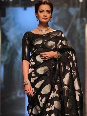 Black silk blend banarasi saree with unstitched blouse piece 2