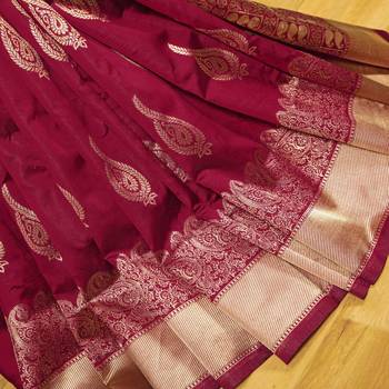 Maroon silk blend banarasi saree with unstitched blouse piece 3