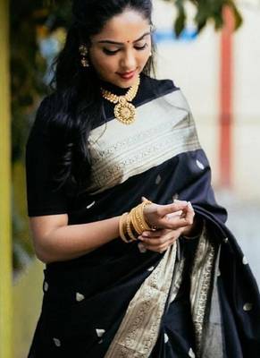 Black silk blend banarasi saree with unstitched blouse piece 2