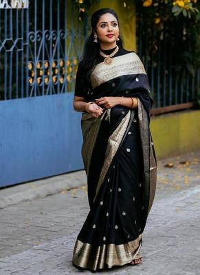 Black silk blend banarasi saree with unstitched blouse piece 5
