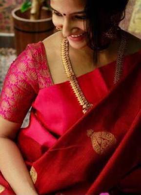 Red silk blend banarasi saree with unstitched blouse piece 2