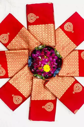 Red silk blend banarasi saree with unstitched blouse piece