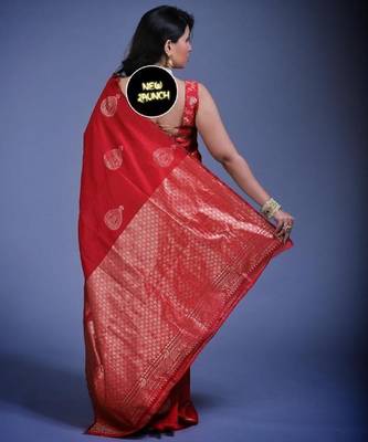 Red silk blend banarasi saree with unstitched blouse piece 2