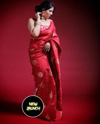 Red silk blend banarasi saree with unstitched blouse piece 3
