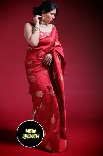 Red silk blend banarasi saree with unstitched blouse piece