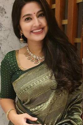Green silk blend banarasi saree with unstitched blouse piece 1