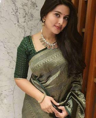 Green silk blend banarasi saree with unstitched blouse piece 3