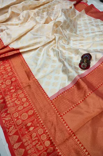 Off white red silk blend banarasi saree with unstitched blouse piece