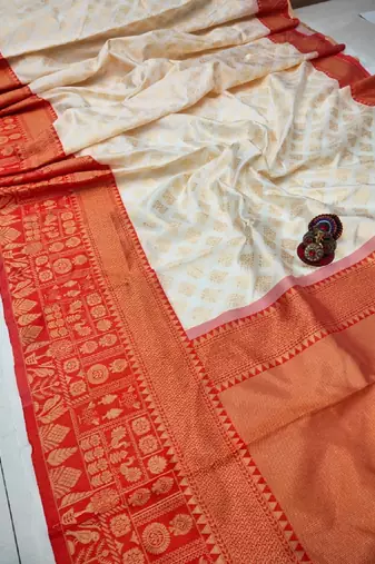 Off white red silk blend banarasi saree with unstitched blouse piece