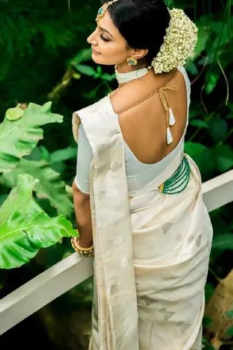 White silk blend banarasi saree with unstitched blouse piece