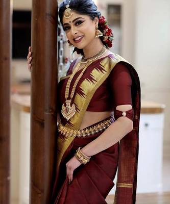 Maroon silk blend banarasi saree with unstitched blouse piece 5