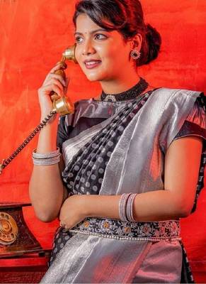 Black silk blend banarasi saree with unstitched blouse piece 2