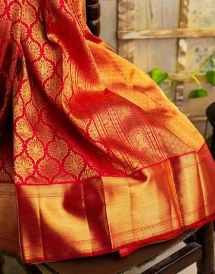 Red silk blend banarasi saree with unstitched blouse piece 2