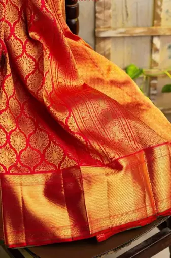 Red silk blend banarasi saree with unstitched blouse piece