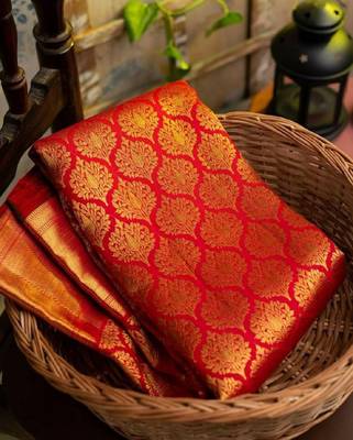 Red silk blend banarasi saree with unstitched blouse piece 3