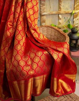 Red silk blend banarasi saree with unstitched blouse piece 4