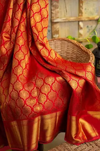Red silk blend banarasi saree with unstitched blouse piece
