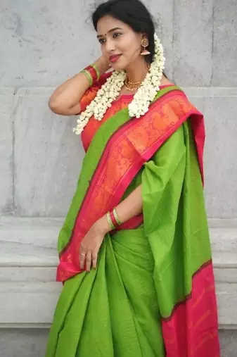 Parrot pink silk blend banarasi saree with unstitched blouse piece