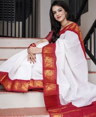 White red silk blend banarasi saree with unstitched blouse piece 3