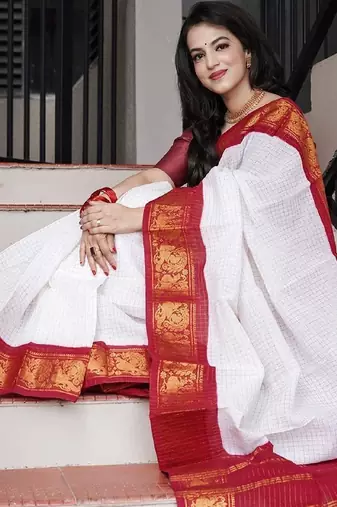 White red silk blend banarasi saree with unstitched blouse piece