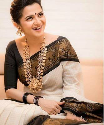 White black silk blend banarasi saree with unstitched blouse piece 2