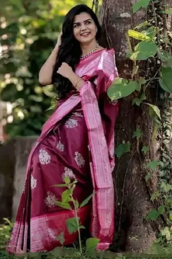 White pink silk blend banarasi saree with unstitched blouse piece