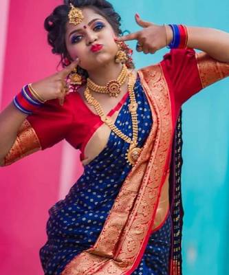 Blue red silk blend banarasi saree with unstitched blouse piece 3