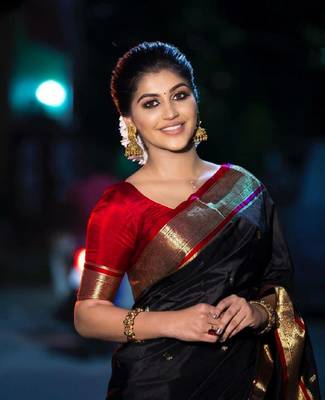 Black red silk blend banarasi saree with unstitched blouse piece 1