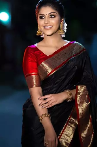 Black red silk blend banarasi saree with unstitched blouse piece
