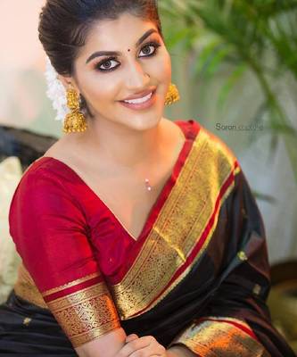 Black red silk blend banarasi saree with unstitched blouse piece 3