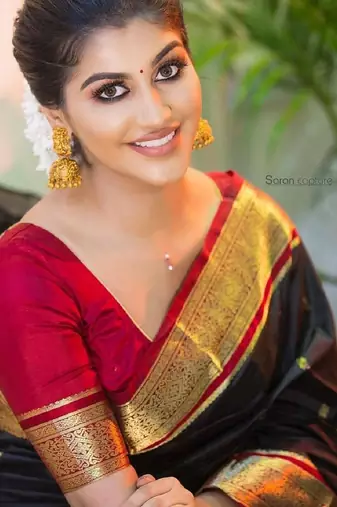 Black red silk blend banarasi saree with unstitched blouse piece