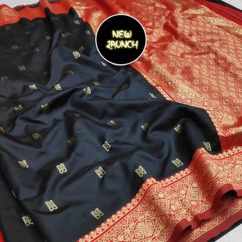 Black red silk blend banarasi saree with unstitched blouse piece 5
