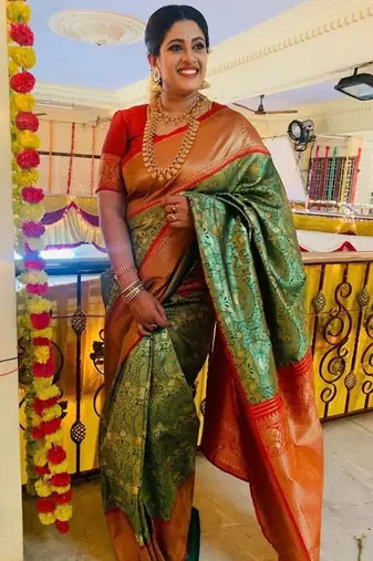 Green red soft silk blend banarasi jacuard work designer party wear saree with unstitched blouse piece