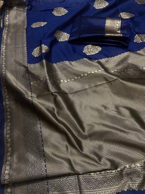 Blue silk blend banarasi saree with unstitched blouse piece 5