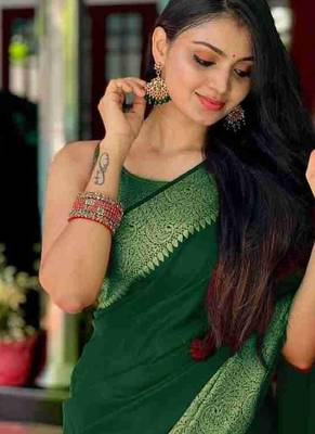 Green silk blend banarasi saree with unstitched blouse piece 4