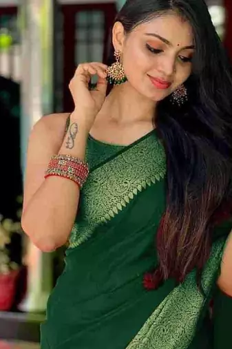 Green silk blend banarasi saree with unstitched blouse piece
