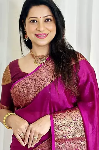 Pink silk blend banarasi saree with unstitched blouse piece