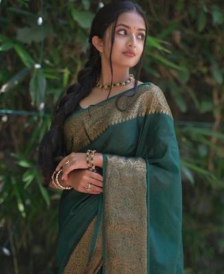 Green silk blend banarasi saree with unstitched blouse piece 5