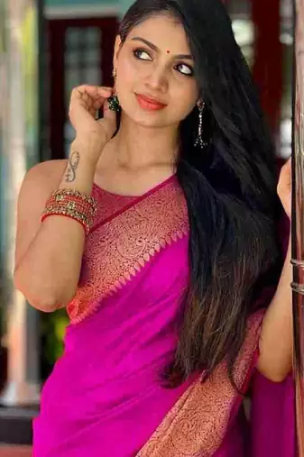 Pink silk blend banarasi saree with unstitched blouse piece