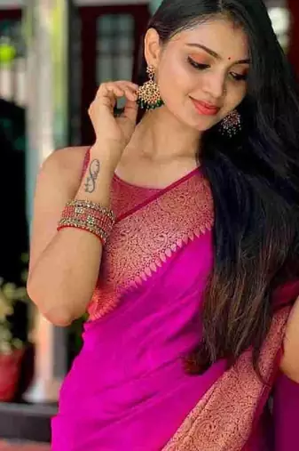Pink silk blend banarasi saree with unstitched blouse piece