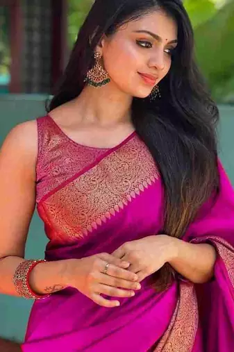 Pink silk blend banarasi saree with unstitched blouse piece