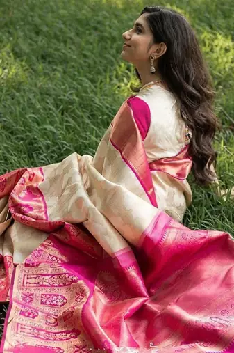 Off white pink silk blend banarasi saree with unstitched blouse piece