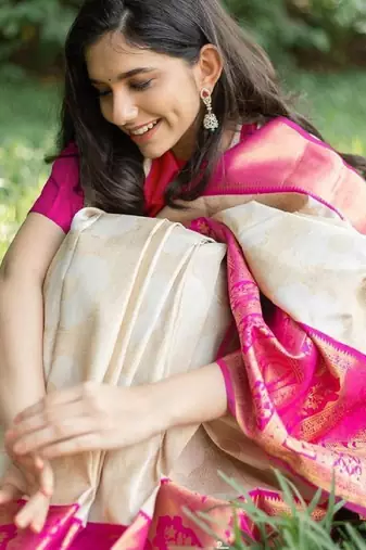 Off white pink silk blend banarasi saree with unstitched blouse piece
