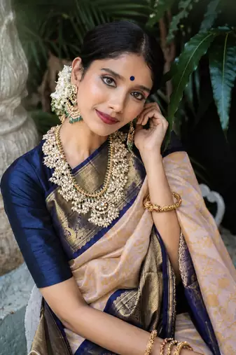 Blue white silk blend banarasi saree with unstitched blouse piece