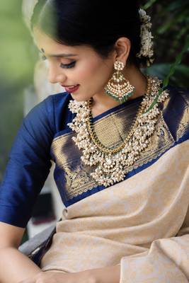 Blue white silk blend banarasi saree with unstitched blouse piece 4